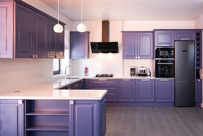 Кухня «Лувр» в фиолетовом цвете